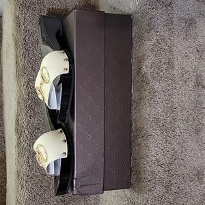 New GUCCI Iconic Cream Patent Leather Gold Horsebit Clogs Slides 38